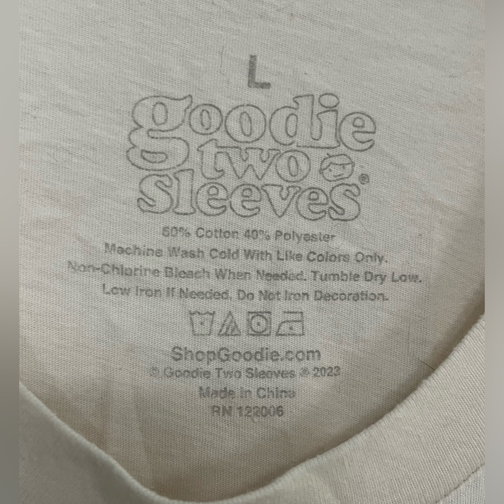 Goodie Two Sleeves ‘Wilde American Heritag’ Graphic Tee, size large - Picture 3 of 4